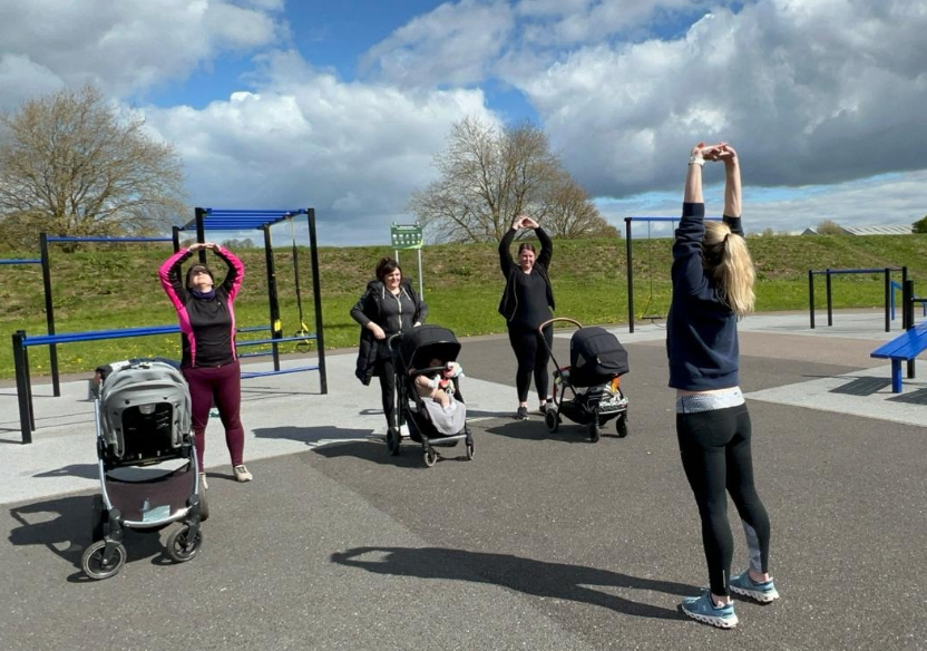 Advisor Emma leading a legs bums and tums session in the park